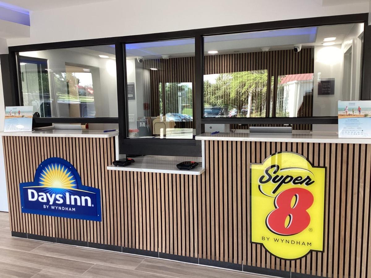 Super 8 By Wyndham Baltimore Northwest Exterior photo