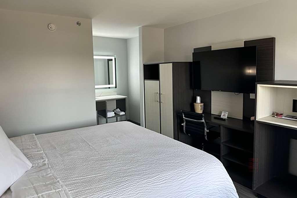 Super 8 By Wyndham Baltimore Northwest Room photo