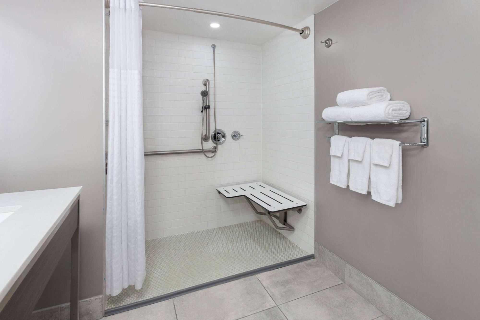 Super 8 By Wyndham Baltimore Northwest Exterior photo